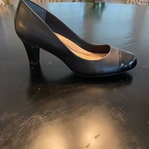 Fabulous black Gianni Bernini pumps in gorgeous condition!